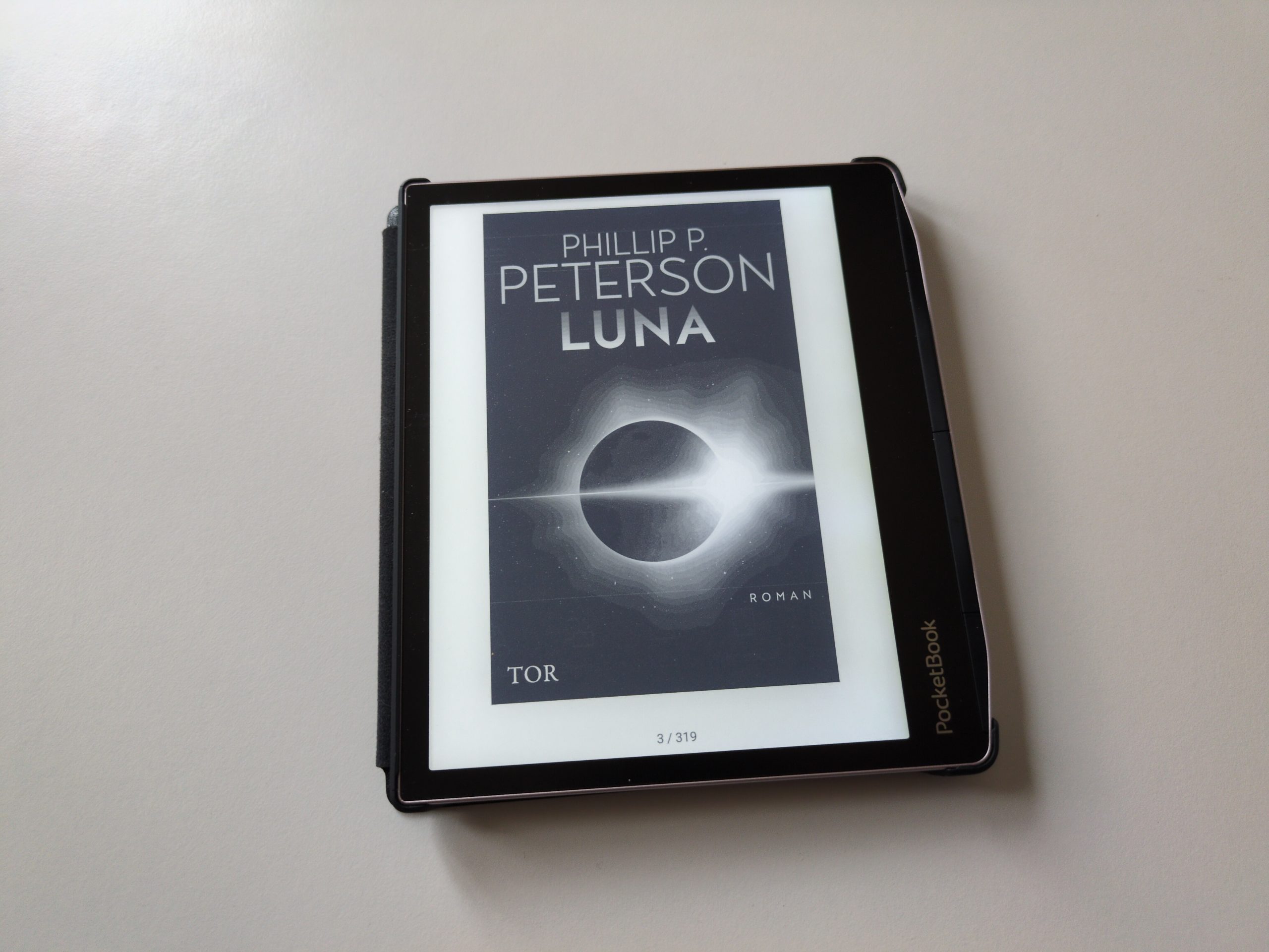 BOOK_REVIEW: Phillip P. Peterson - Luna