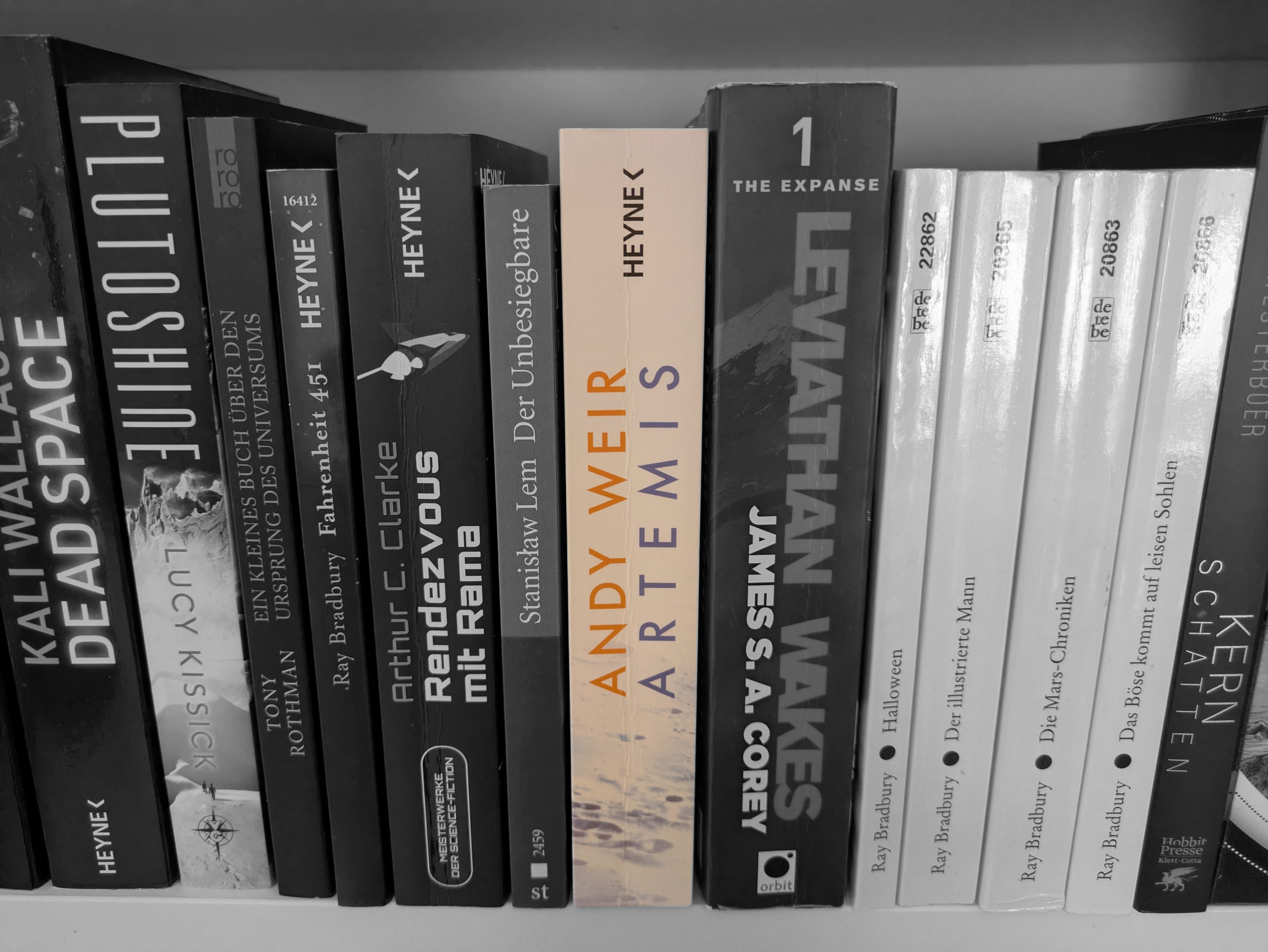 BOOK REVIEW: Artemis